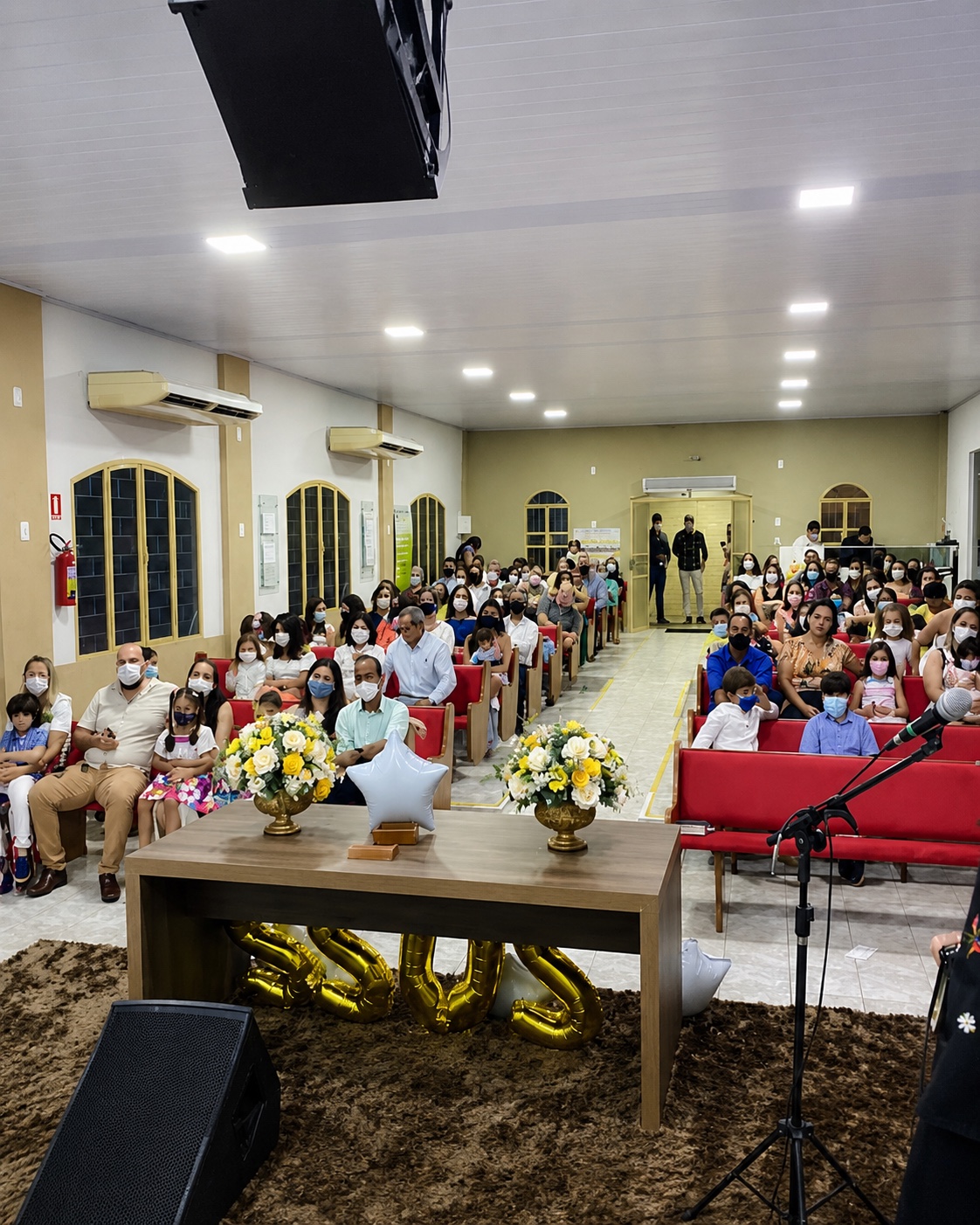 Congregação reunida no templo da PIB Jussara